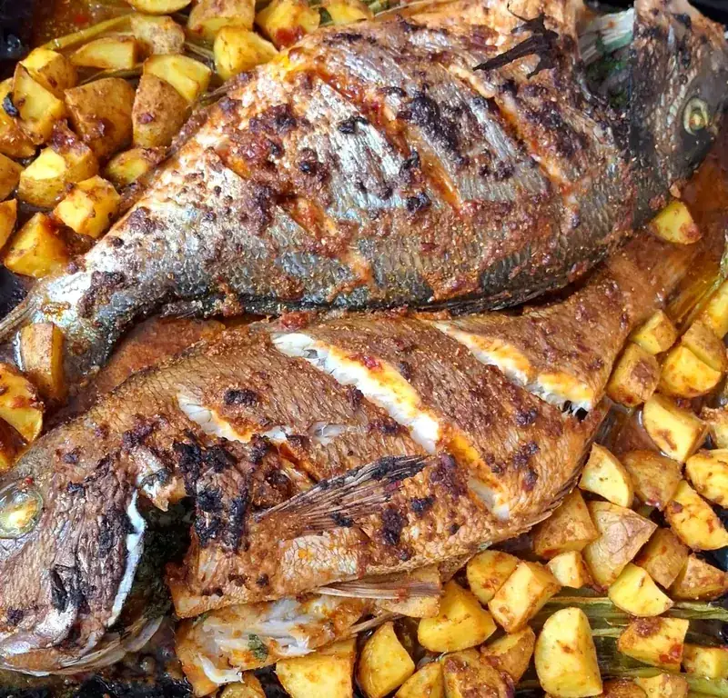 Fisch aus dem Ofen, mit Kartoffeln
