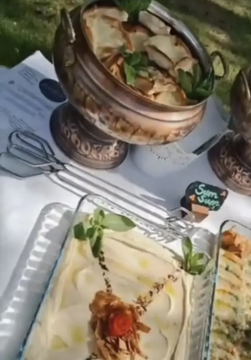 Hummus, mit Olivenöl und Minze